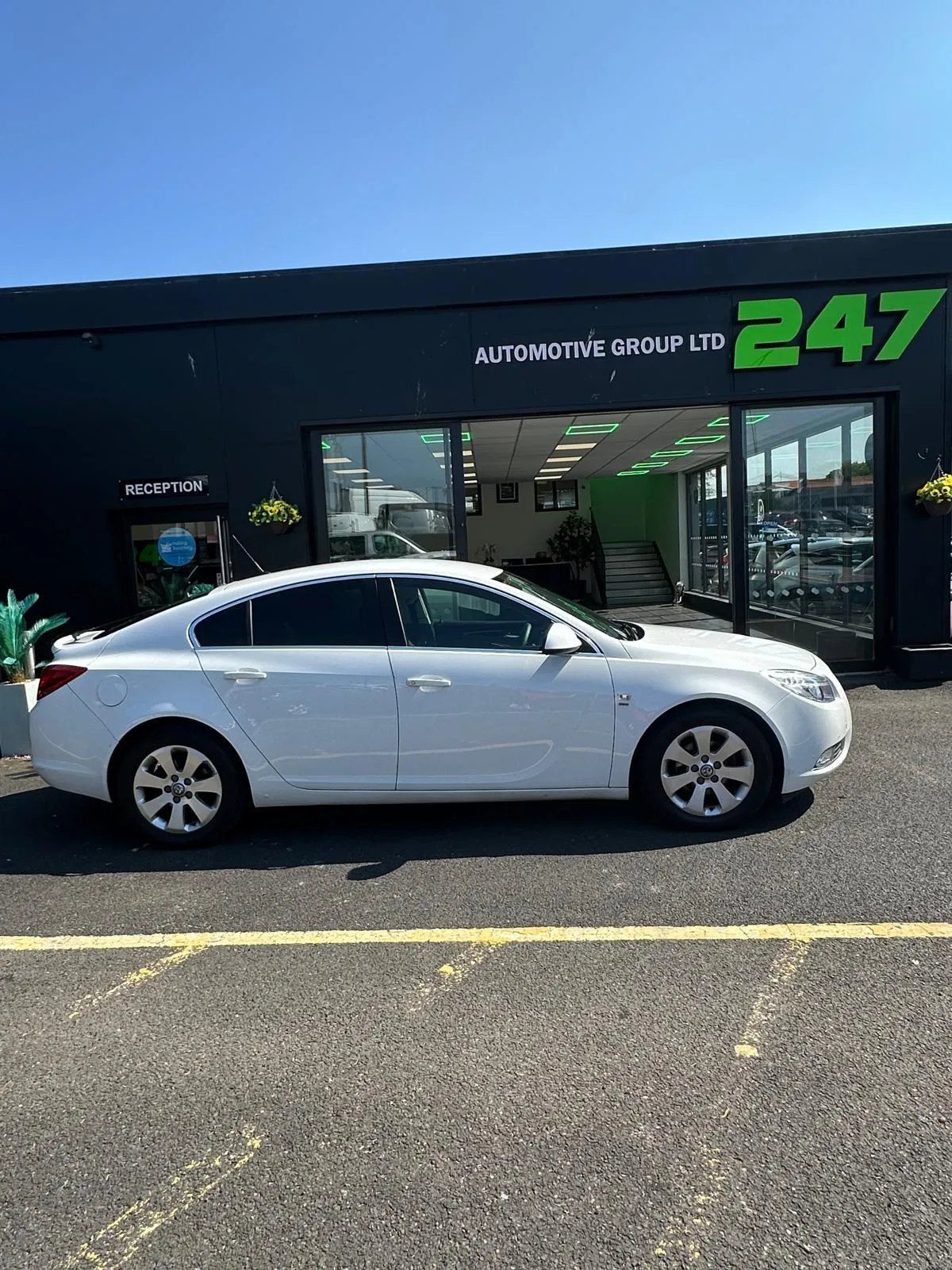 Vauxhall Insignia photo 2