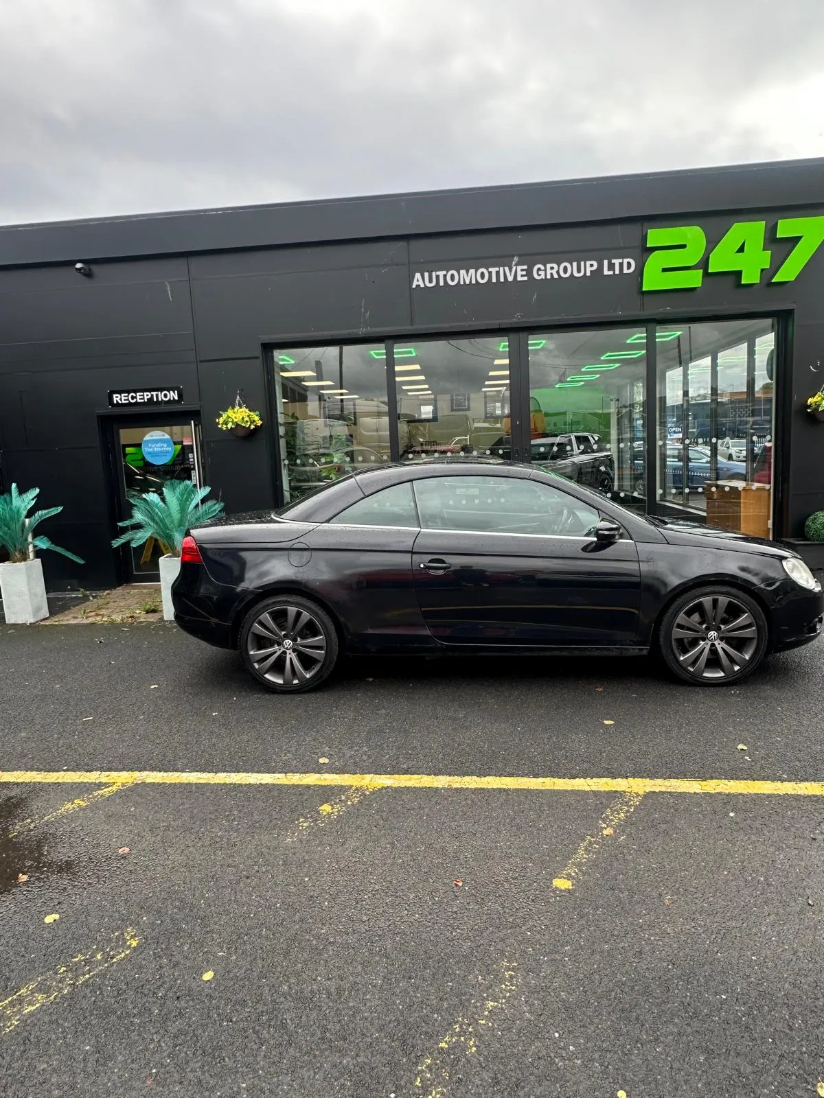 VOLKSWAGEN EOS 2.0 TDI CR Sport 2dr DSG photo 3