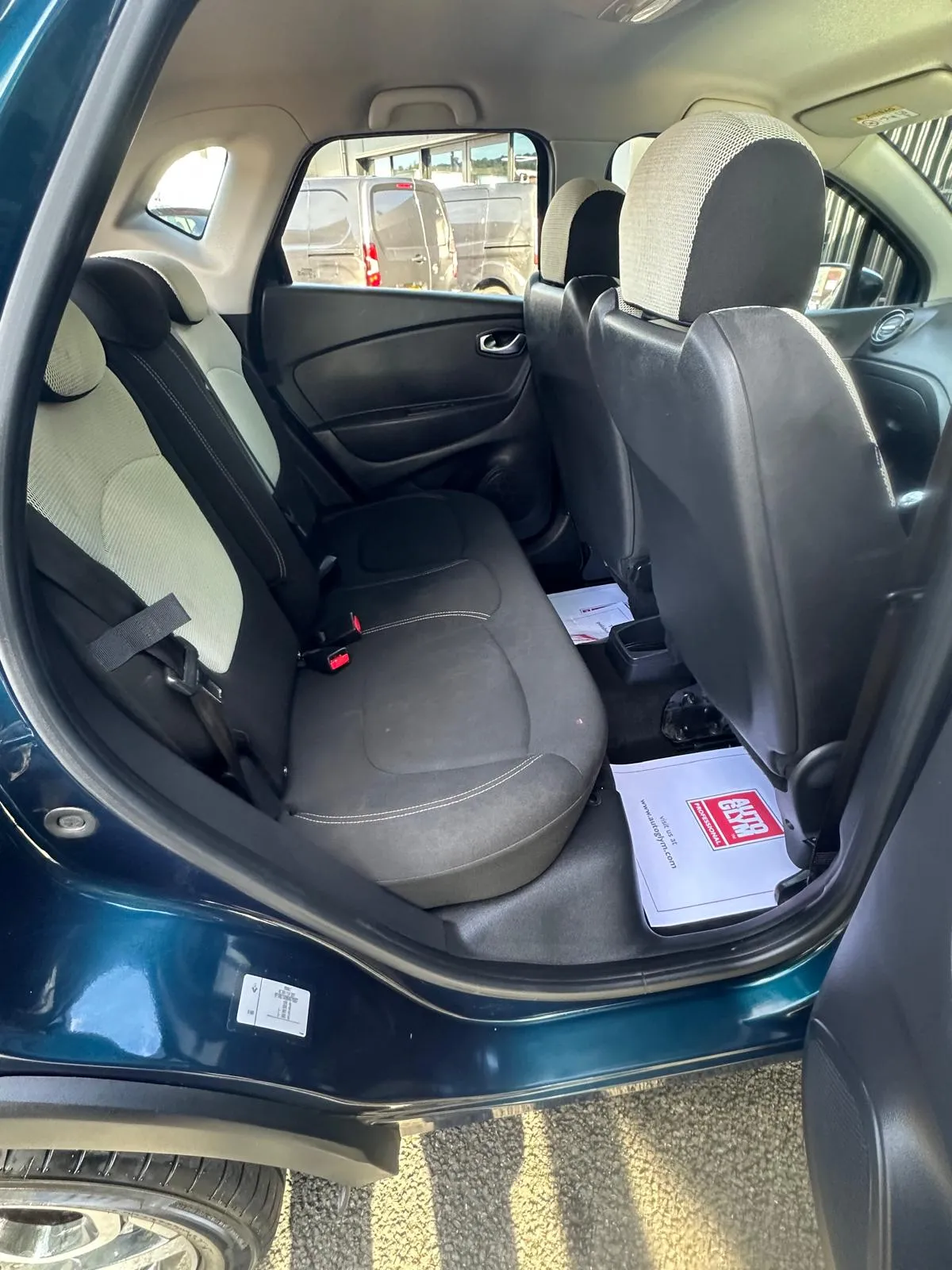 Renault Captur Captur Iconic TCe photo 12