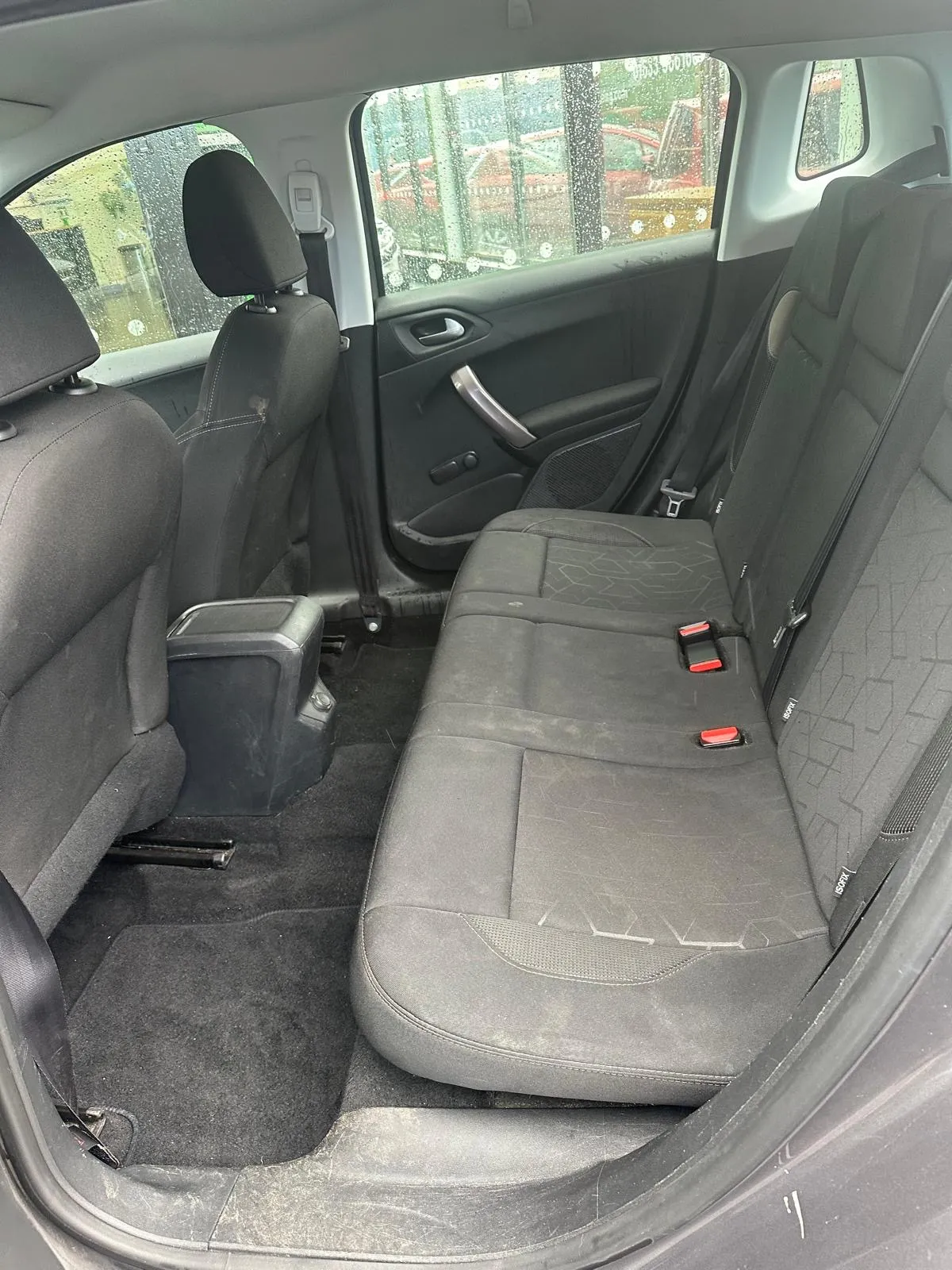 Peugeot 2008 Active photo 9