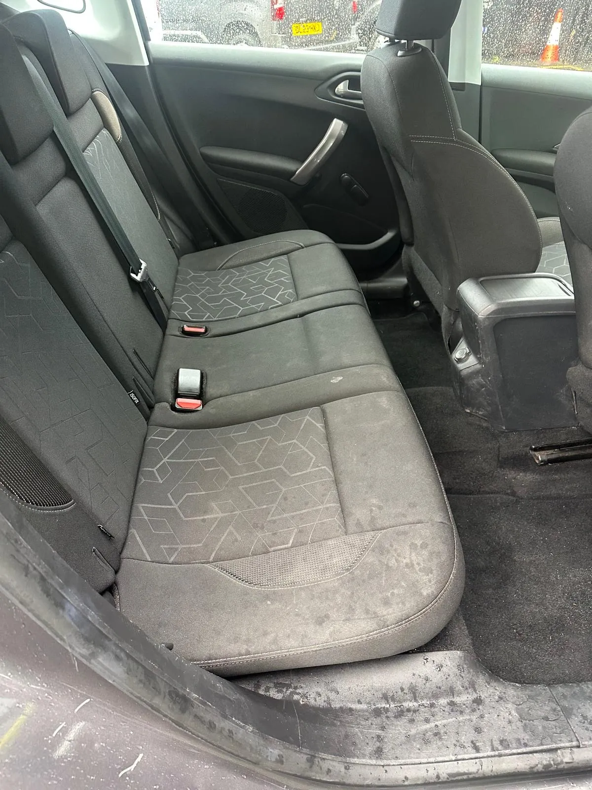 Peugeot 2008 Active photo 12