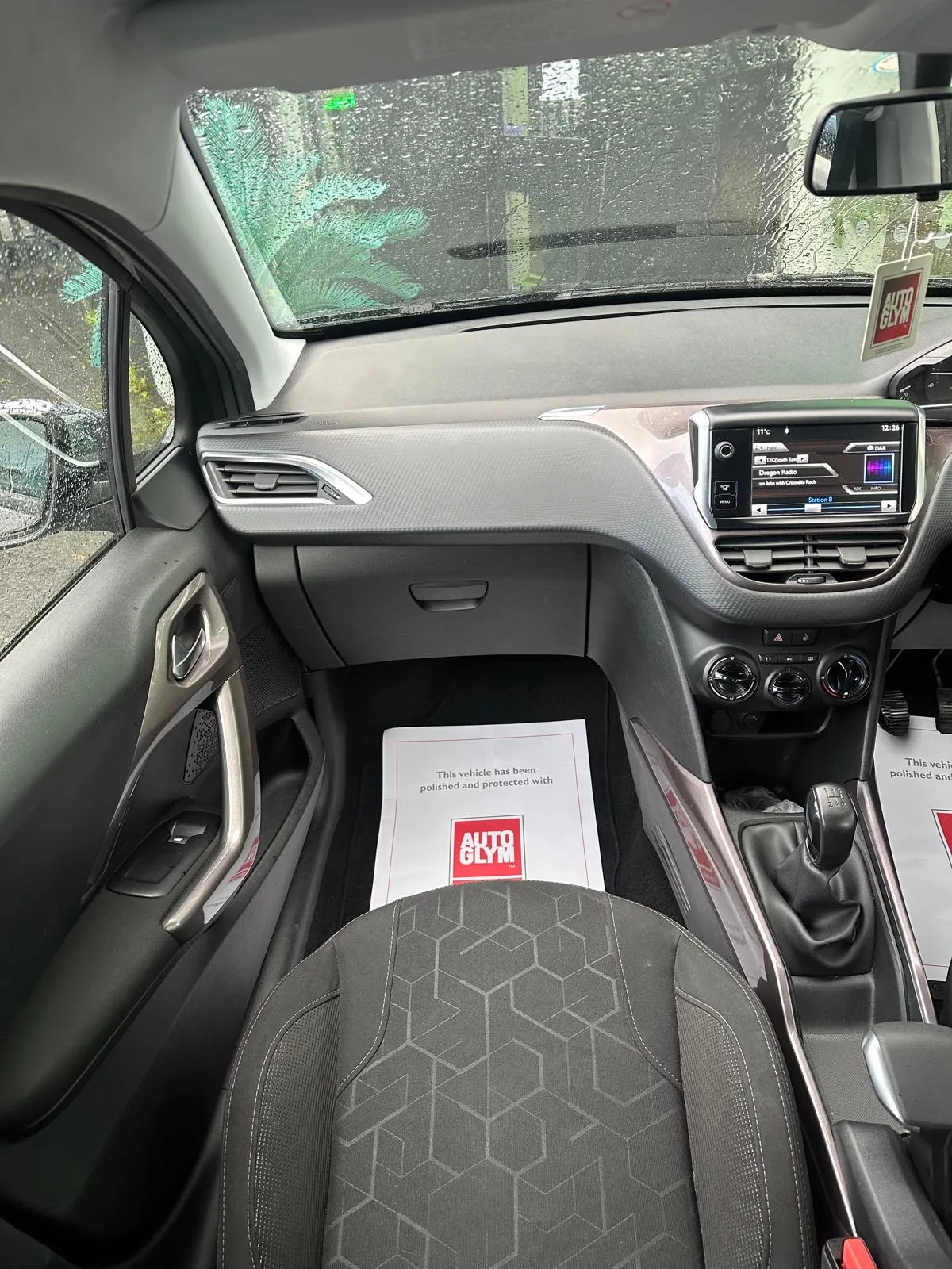 Peugeot 2008 Active photo 14