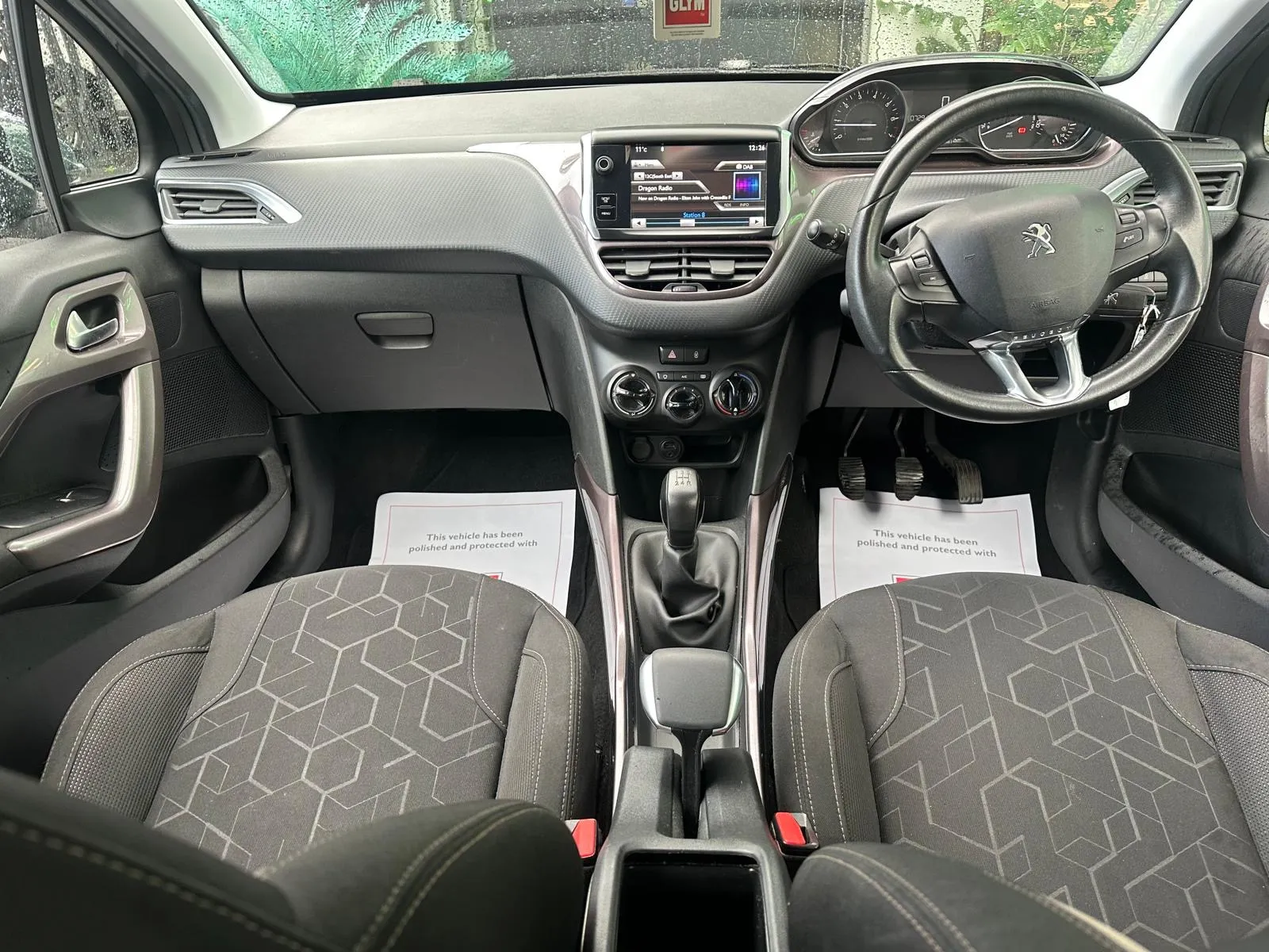 Peugeot 2008 Active photo 15