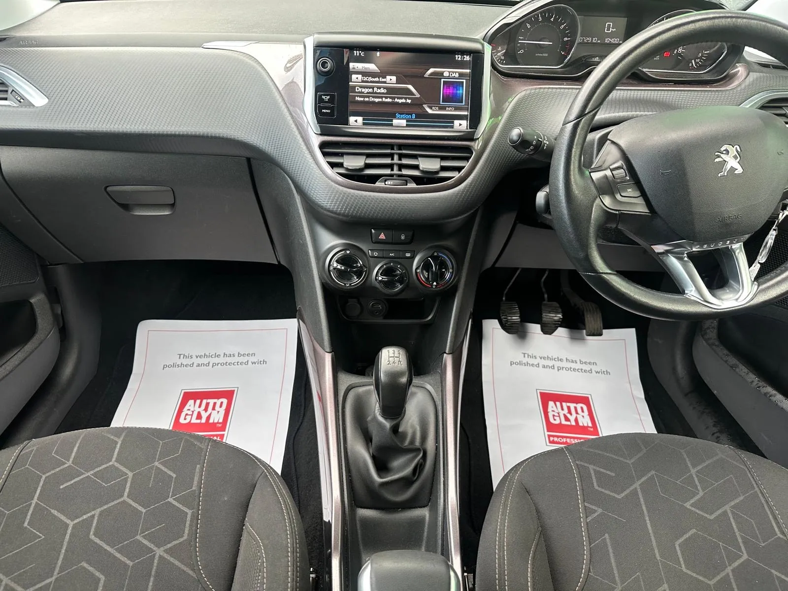 Peugeot 2008 Active photo 16