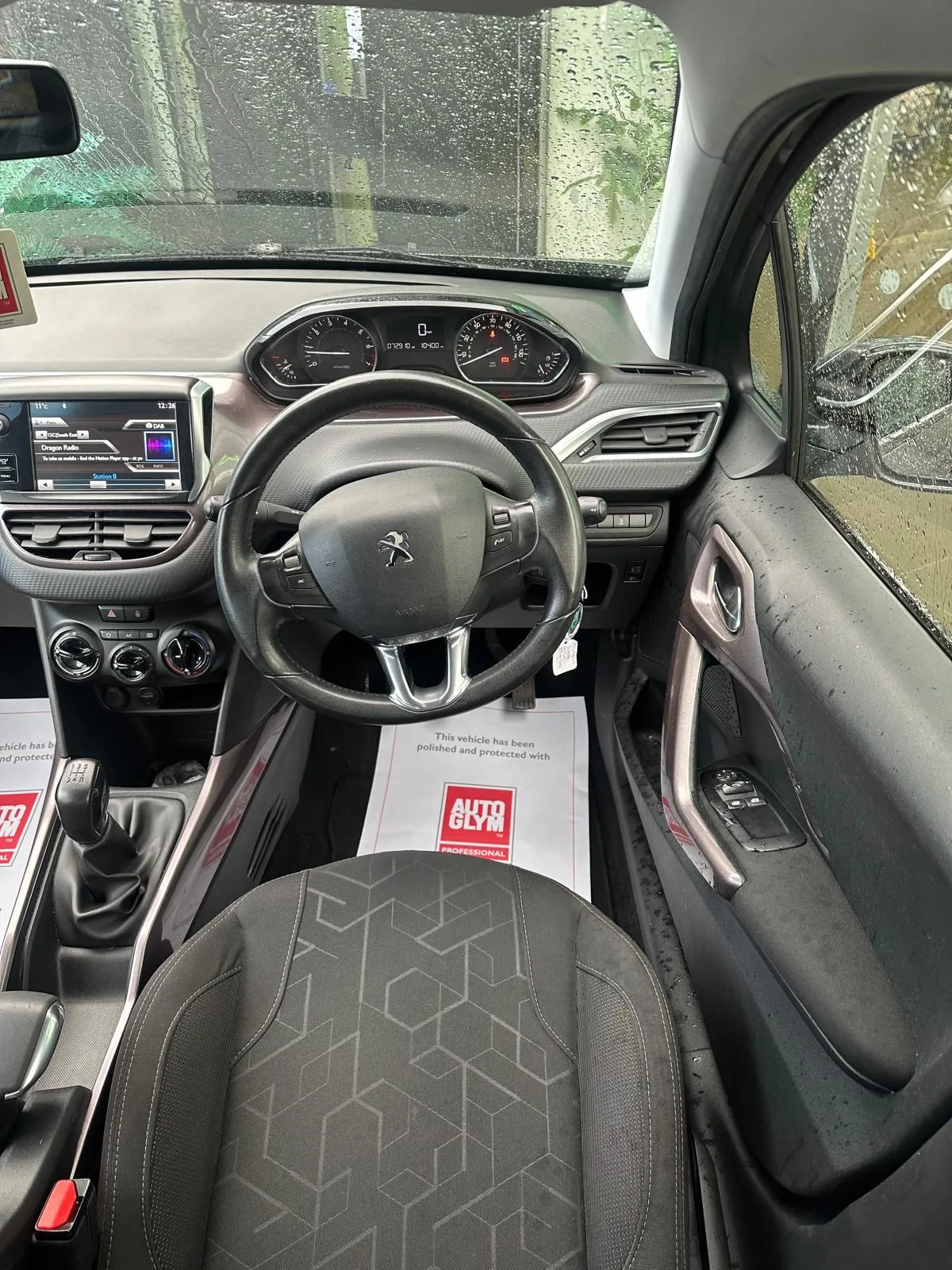 Peugeot 2008 Active photo 17
