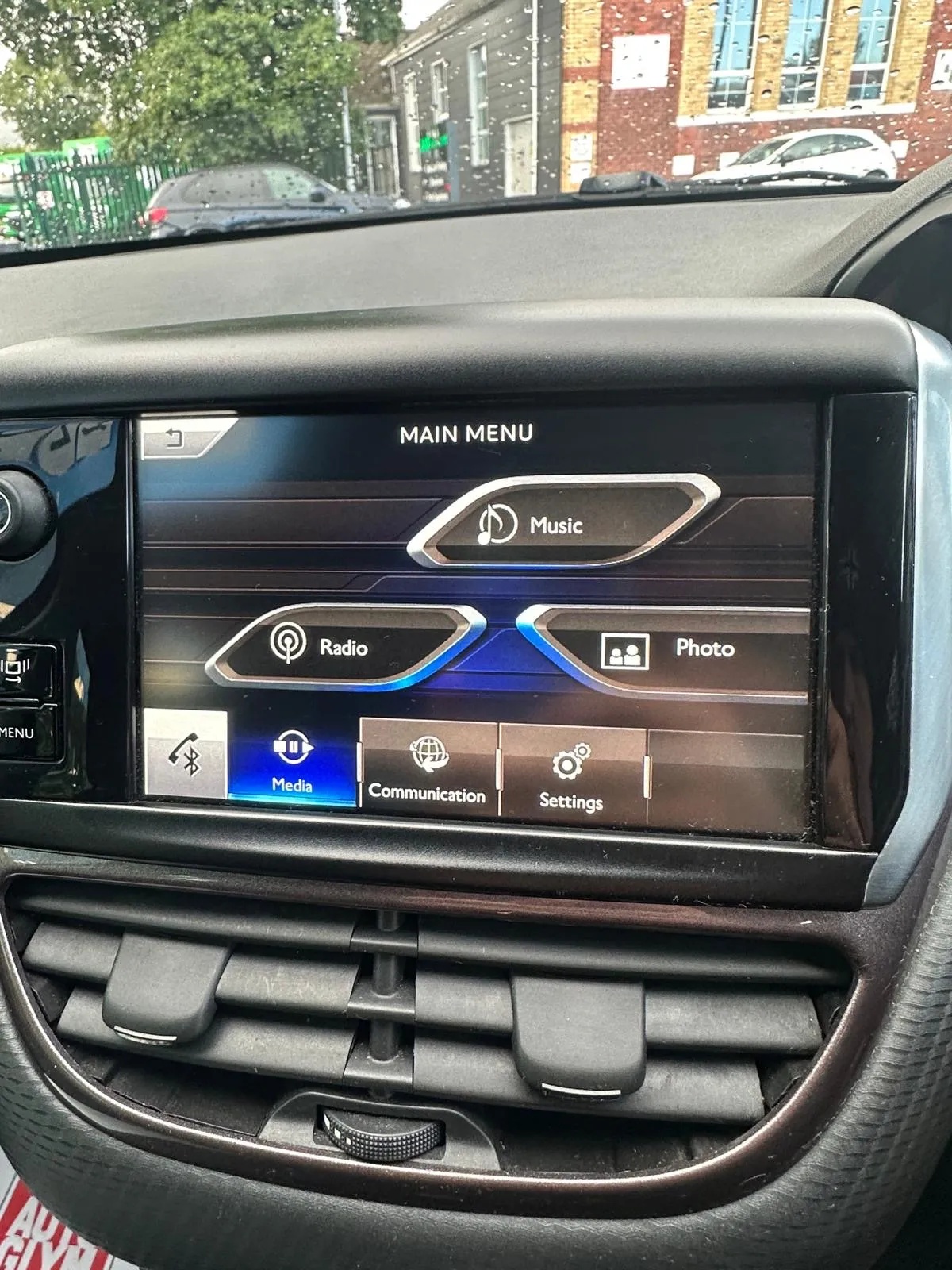 Peugeot 2008 Active photo 22